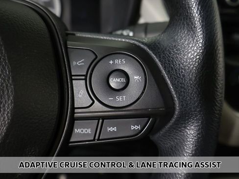 Used 2022 Toyota Corolla LE FWD image 3