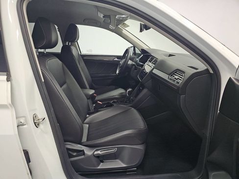 Used 2022 Volkswagen Tiguan SE image 9
