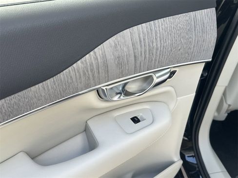 New 2025 Volvo XC90 B6 Plus w/ Protection Package Premier image 13