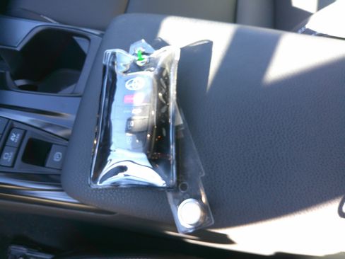 Used 2025 Toyota Camry SE image 36