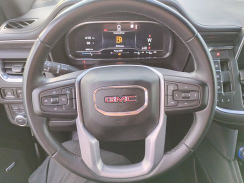 Used 2023 GMC Yukon XL SLT image 16