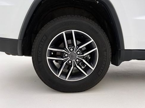 Used 2019 Jeep Grand Cherokee Limited AWD/4WD image 32
