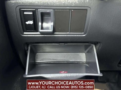 Used 2004 Toyota Matrix image 16