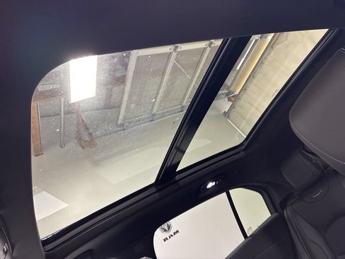 Used 2019 Cadillac XT4 Premium Luxury AWD/4WD image 17