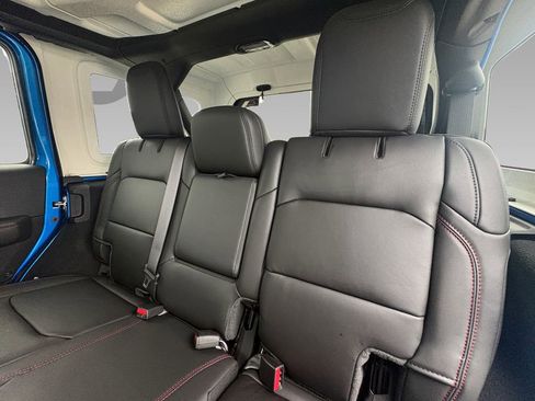 New 2026 Jeep Wrangler Unlimited Rubicon w/ Whitecap Package image 3