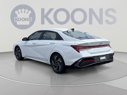 Certified 2024 Hyundai Elantra Limited FWD image 4