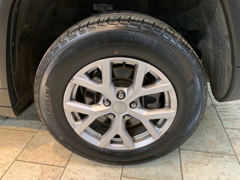 Used 2022 Jeep Grand Cherokee L Limited image 10