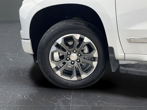 Certified 2025 Chevrolet Silverado 1500 High Country image 42