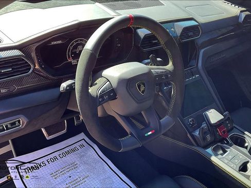 Used 2023 Lamborghini Urus Performante image 13