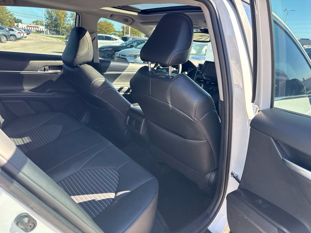 Used 2024 Toyota Camry SE w/ Cold Weather Package FWD image 18