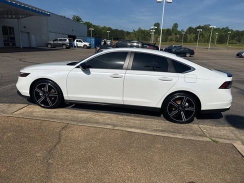 Used 2024 Honda Accord Sport image 6