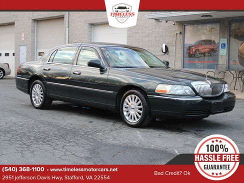 Used 2003 Lincoln Town Car Signature image 1
