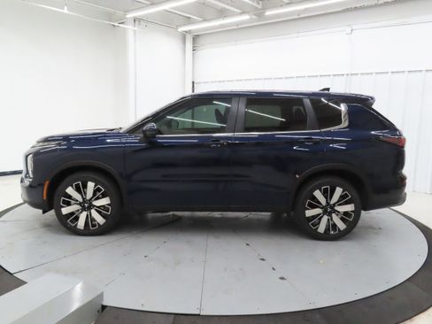 New 2026 Mitsubishi Outlander SE image 3