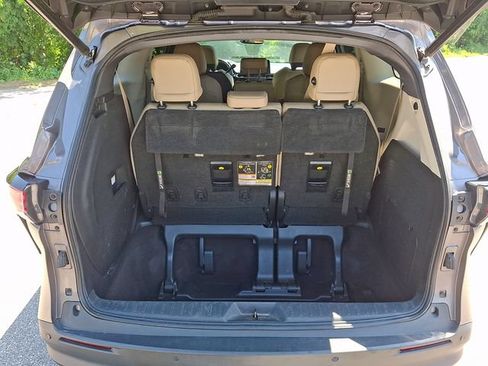 Used 2021 Toyota Sienna XLE FWD image 32
