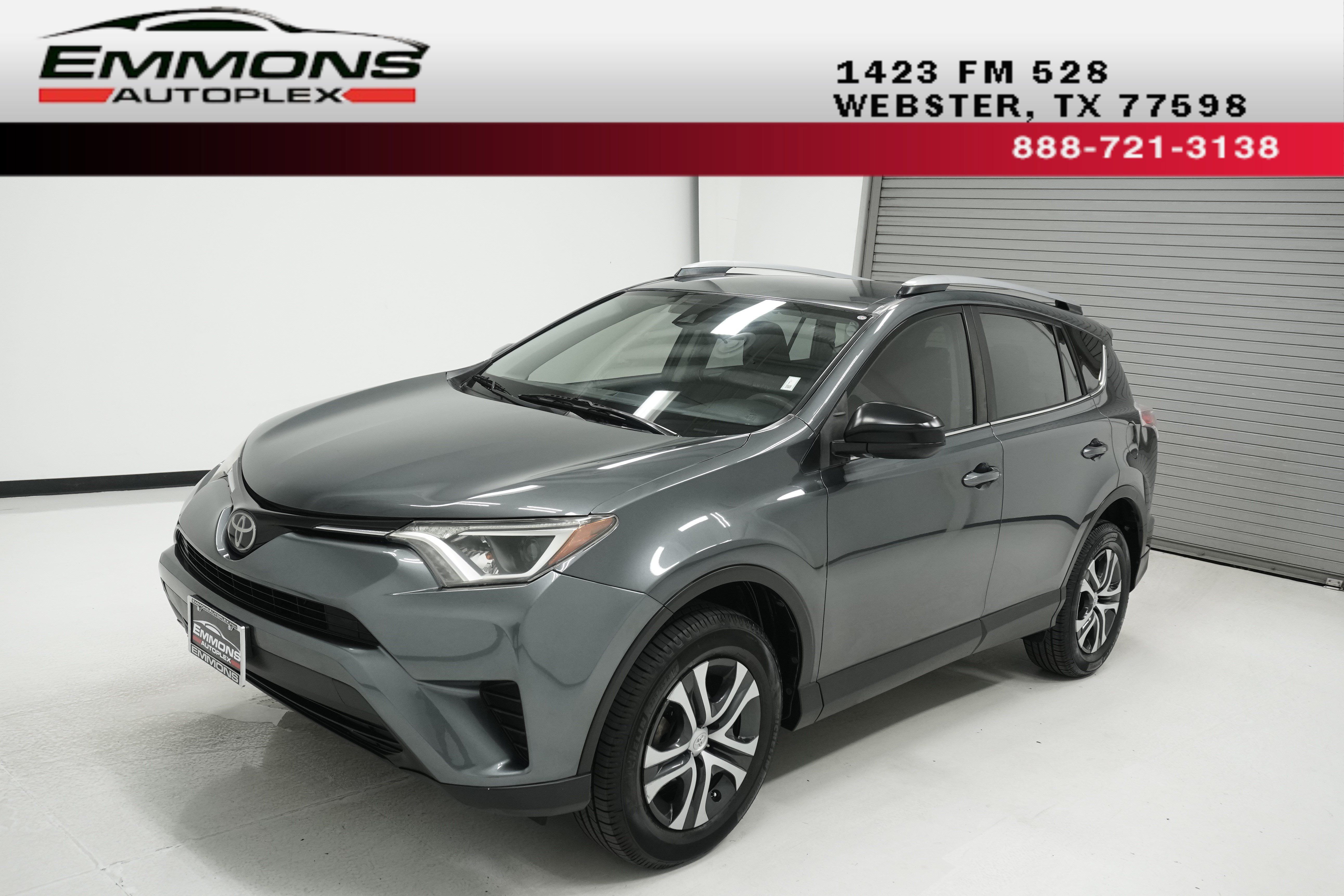Used 2017 Toyota RAV4 LE FWD image 1