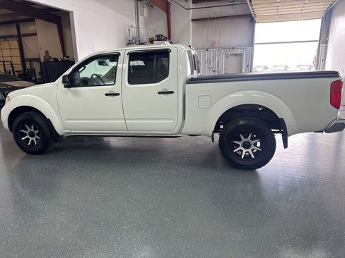 Used 2014 Nissan Frontier SV w/ SV Value Truck Package image 7