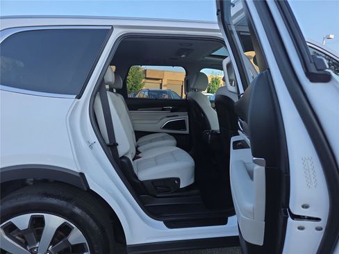 Used 2022 Kia Telluride EX w/ EX Premium Package AWD/4WD image 37