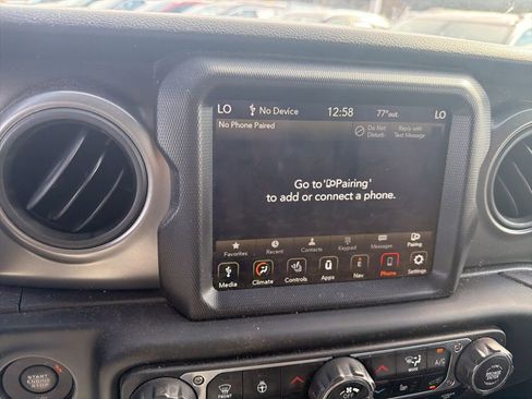 Used 2023 Jeep Gladiator Willys image 11