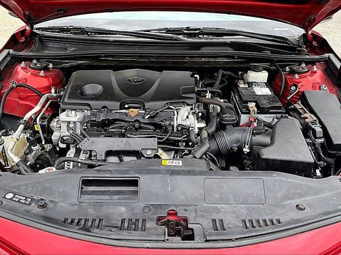 Used 2020 Toyota Camry SE w/ Carpet Mat Package image 9