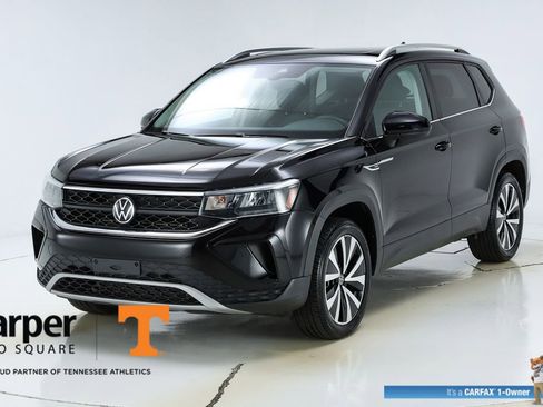 Used 2023 Volkswagen Taos SE w/ Panoramic Sunroof Package image 39