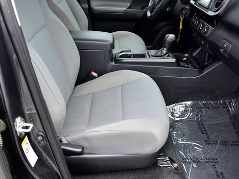 Used 2018 Toyota Tacoma SR image 14