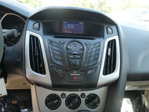 Used 2014 Ford Focus SE FWD image 19