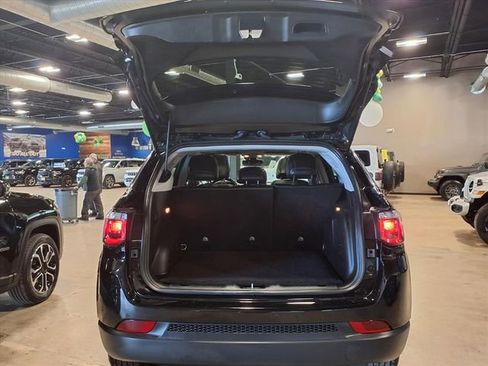 Used 2022 Jeep Compass Latitude w/ Sun and Sound Group image 10