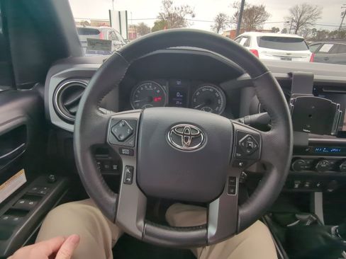 Used 2019 Toyota Tacoma TRD Off-Road w/ TRD Premium Off Road Package image 15