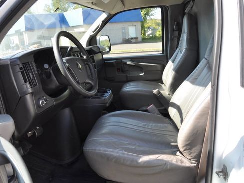Used 2009 Chevrolet Express 2500 RWD image 12