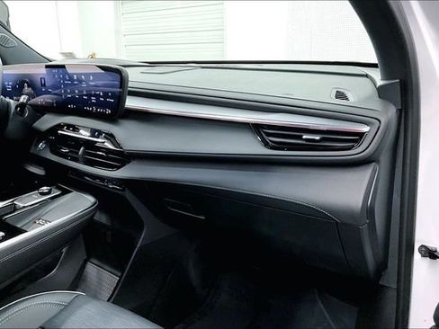 Used 2025 Buick Enclave Sport Touring image 19