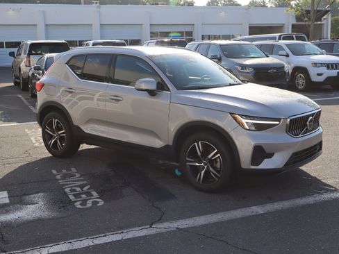 Used 2025 Volvo XC40 B5 Core AWD/4WD image 14