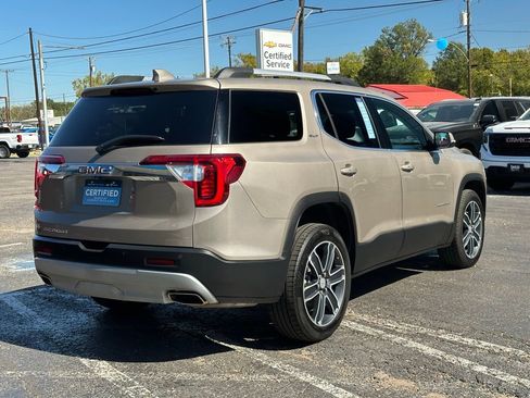 Certified 2023 GMC Acadia SLT w/ Preferred Package image 6