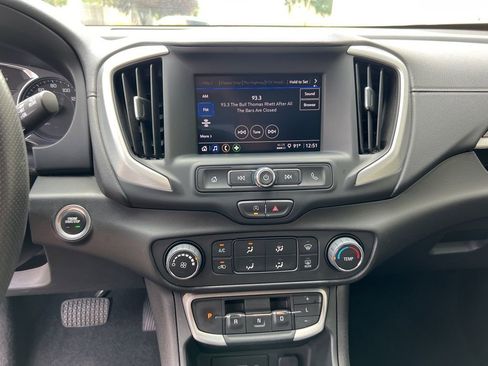 Used 2024 GMC Terrain SLE image 16