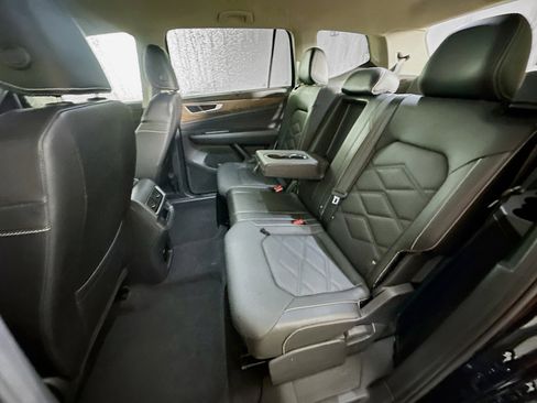 Used 2025 Volkswagen Atlas SE image 26