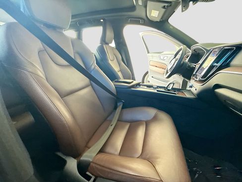 Used 2023 Volvo XC60 B5 Plus FWD image 29