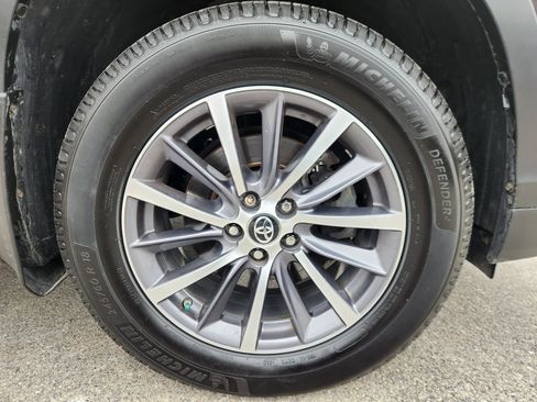 Used 2018 Toyota Highlander XLE image 22