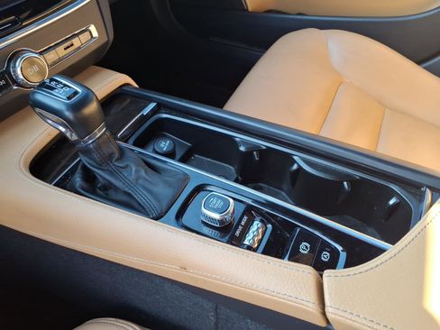 Used 2018 Volvo S90 T5 Momentum w/ Convenience Package image 15