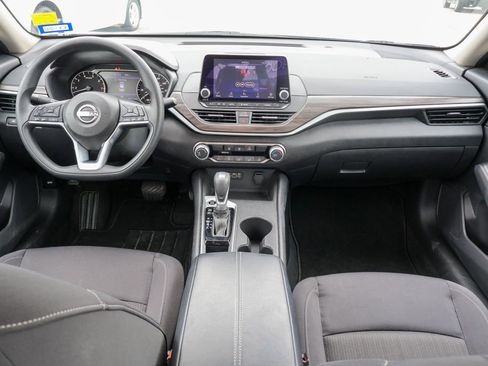 Used 2025 Nissan Altima 2.5 SV FWD image 6