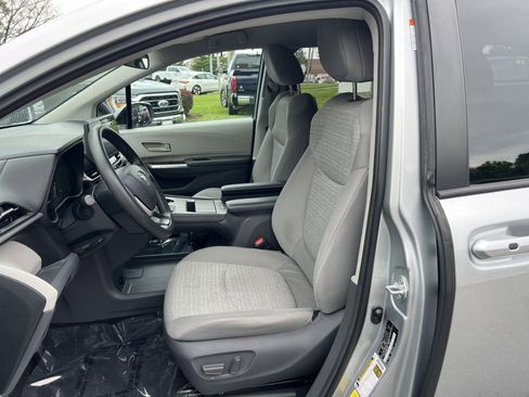 Used 2021 Toyota Sienna LE FWD image 13