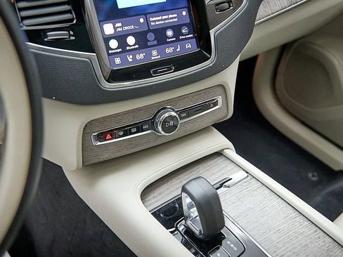 Used 2024 Volvo XC90 B6 Plus w/ Protection Package Premier AWD/4WD image 15