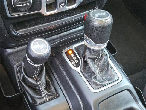 Used 2020 Jeep Wrangler Unlimited Sahara image 16