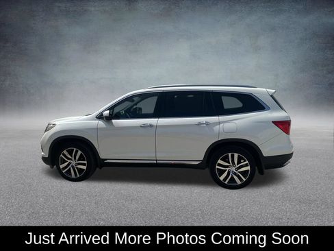 Used 2017 Honda Pilot Touring image 2