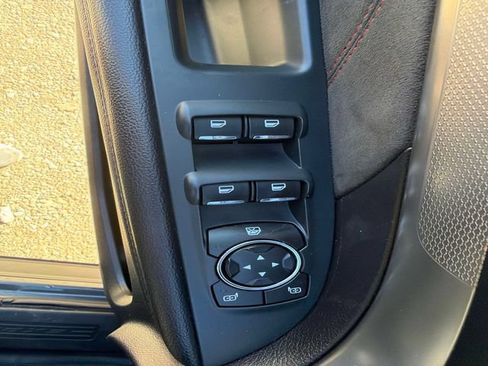 Used 2019 Ford Explorer XLT w/ Equipment Group 202A AWD/4WD image 18