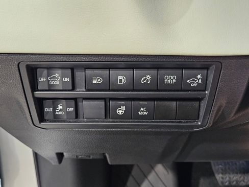 Used 2024 Toyota Tundra Capstone AWD/4WD image 26
