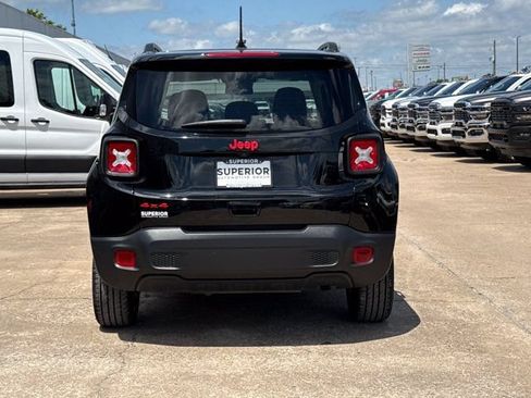 Used 2022 Jeep Renegade Latitude w/ Convenience Group AWD/4WD image 4