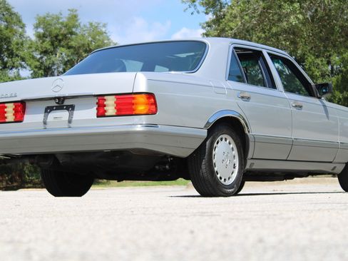 Used 1990 Mercedes-Benz 300 SE image 17