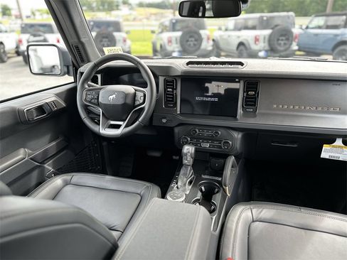 New 2025 Ford Bronco Badlands image 12