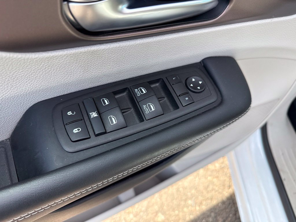 Used 2024 Chrysler Voyager LX FWD image 20