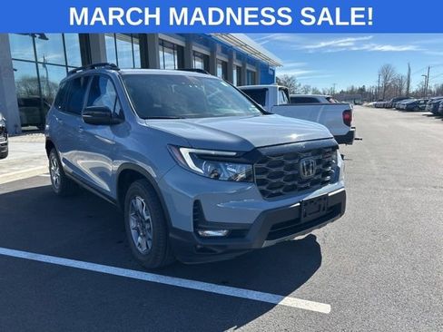 Used 2023 Honda Passport TrailSport image 2