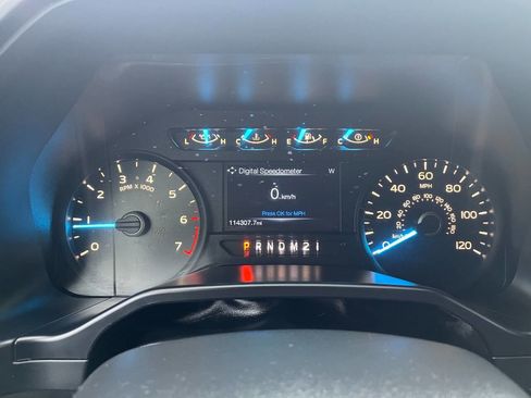 Used 2015 Ford F150 XLT image 21